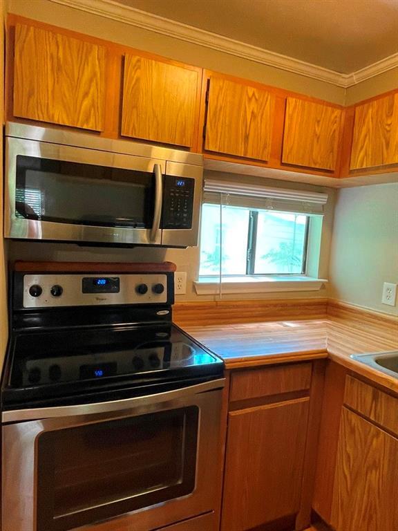 Building Photo - 6211 Chesterfield Ave