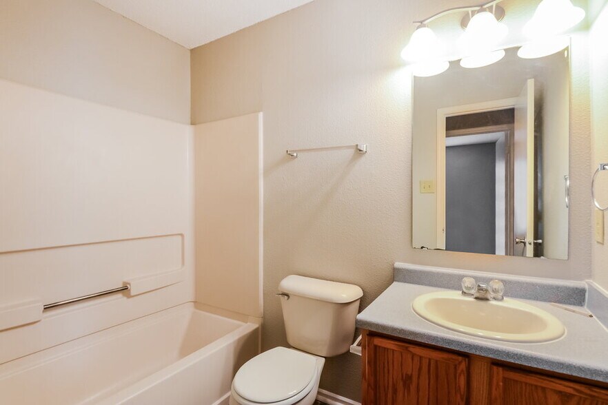 Building Photo - 14427 Cuppola Dr