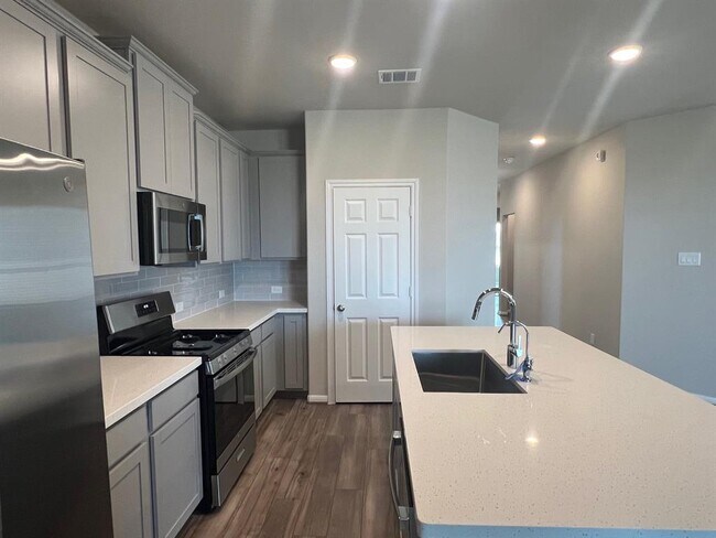 Building Photo - 4118 Sterling Spgs