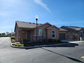 Building Photo - BEAUTIFUL, Cozy, quiet home