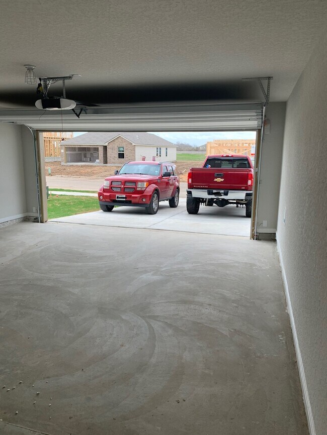 Building Photo - 525 Sentry Valley St