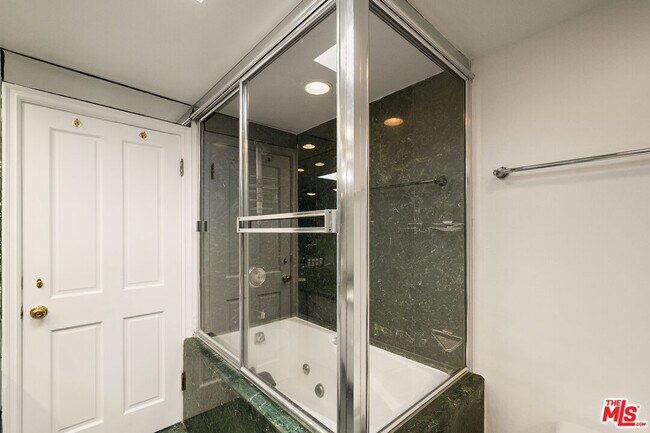 Building Photo - 129 Alta Ave