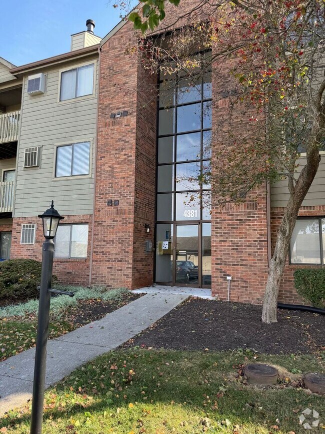 Building Photo - 2 bedroom condo available!