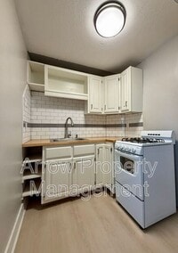 Building Photo - 2727 P St
