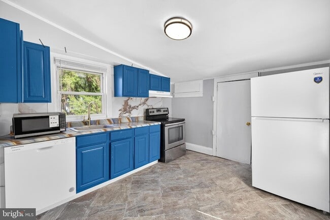 Building Photo - 216 W Division St