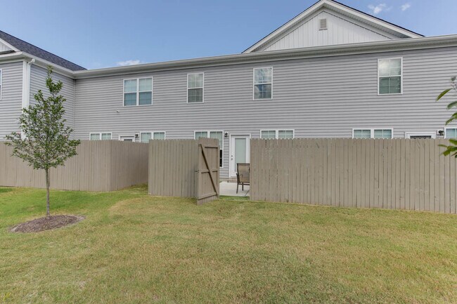Building Photo - 2416 Trafton Pl