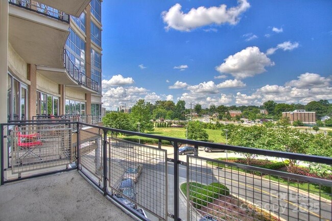 Building Photo - 1133 Metropolitan Ave