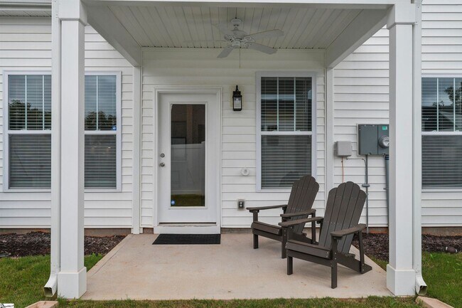 Building Photo - Wonderful Short-Term Furnished Townhome Cl...