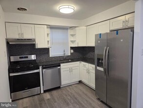 Building Photo - 8947 Alton St