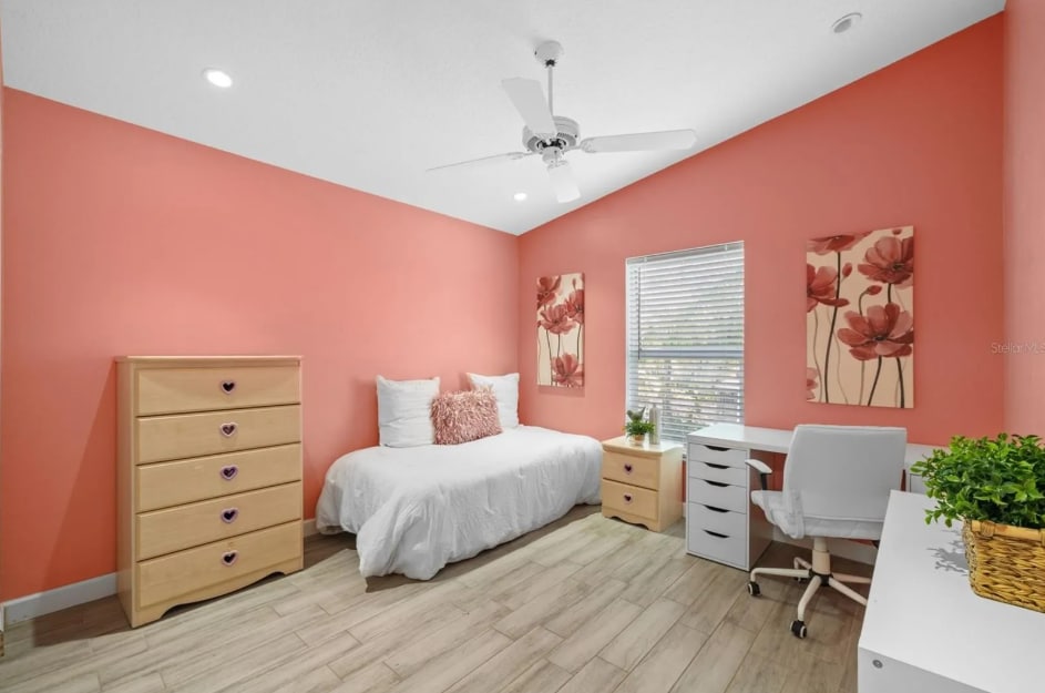 Comfortable guest Bright, cheerful bedroom with vibrant aor children’s bedroom with plenty of light. - 1932 Brainerd Ct