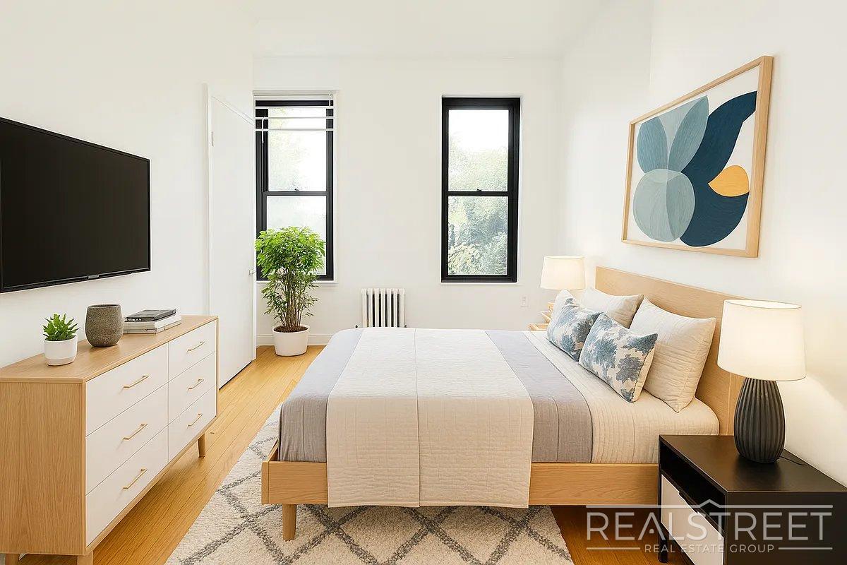 Building Photo - Menahan Street