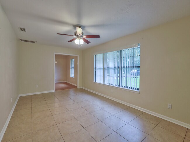 Building Photo - 805 Sandy Dr