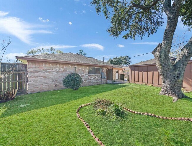 Building Photo - 14006 Briarworth Dr