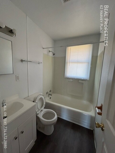 Building Photo - 62 Harvey Pl
