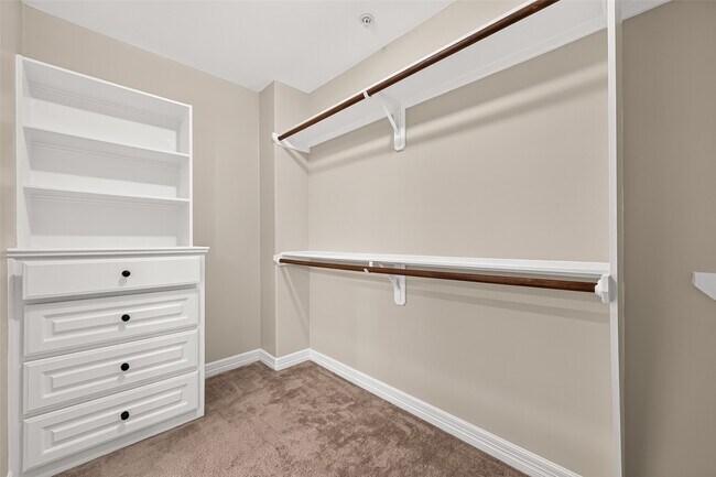 Building Photo - 4307 Lake Walk Ct