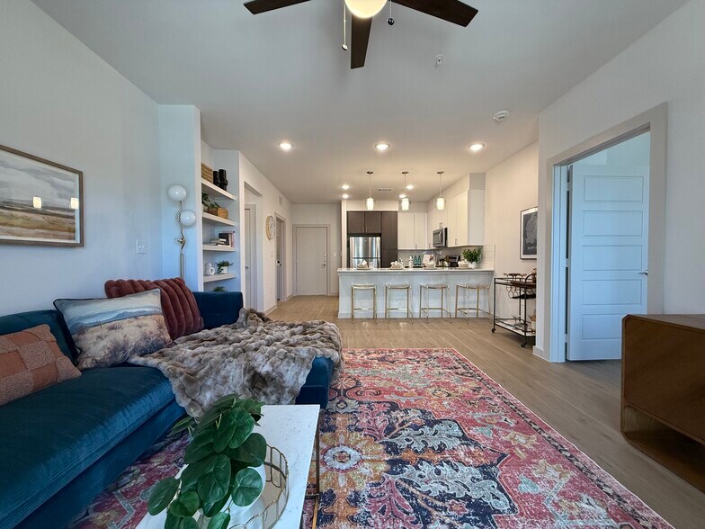 Building Photo - 1102 Treeta Trl