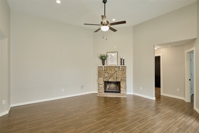 Building Photo - 12307 White River Dr