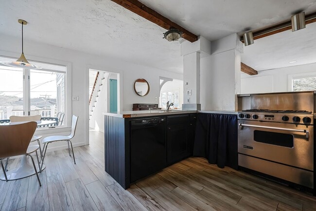 Building Photo - WINTER RENTAL: Painters Perch on Rocky Neck