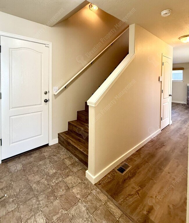 Building Photo - Updated 3 BR/2.5  BA with new flooring and paint!