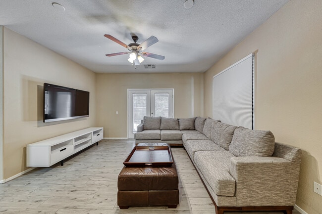 Building Photo - 673 Peachy Canyon Cir