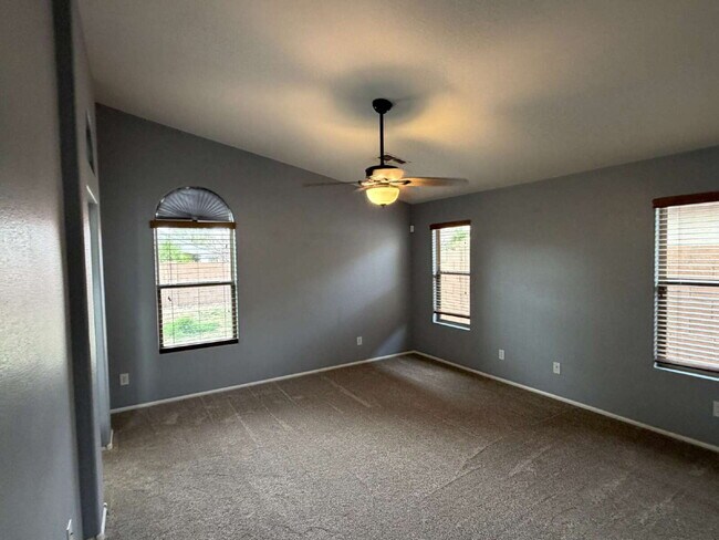 Building Photo - 135 W Holstein Trail