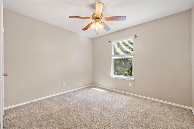 Building Photo - 5705 Viewpoint Dr