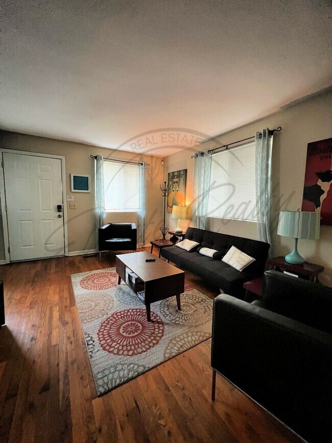 Building Photo - Furnished, Ranch Style Two Bedroom in the heart of Edgehill on Special!