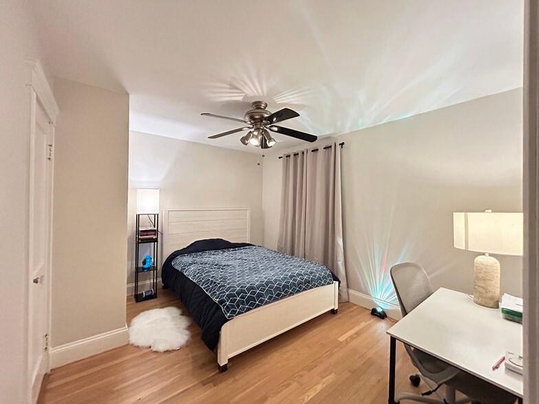 Building Photo - 66 Cass St