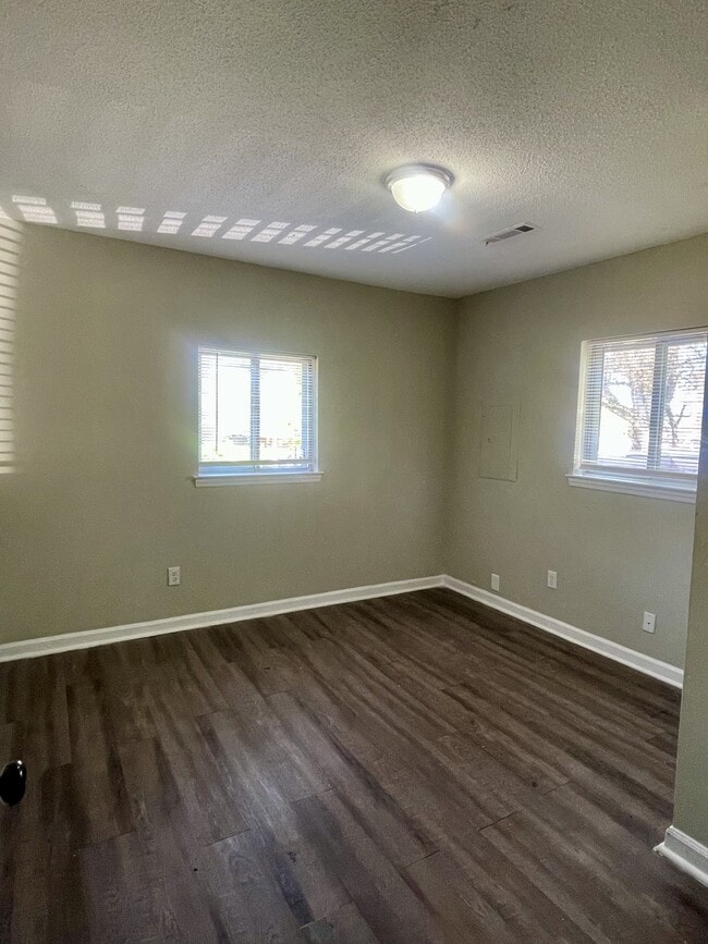 Building Photo - 1210 Sheridan Ave