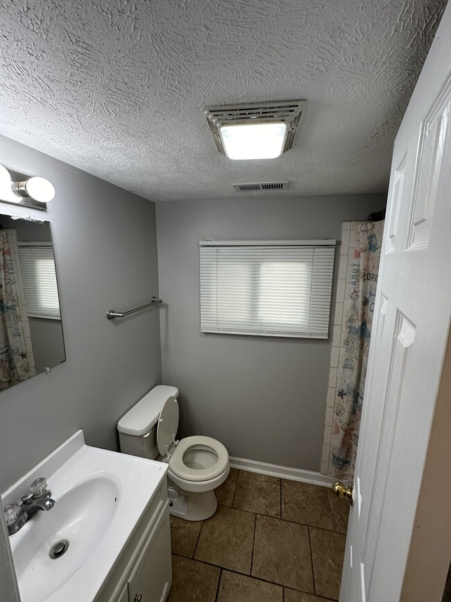 Bathroom - 2524 Wayne St