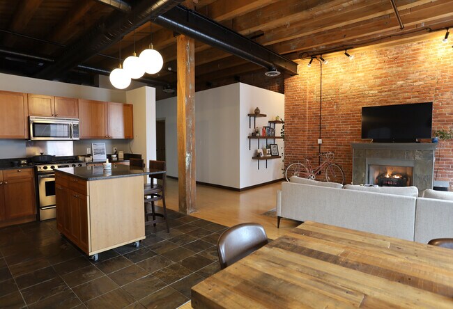 Building Photo - 200 River Place Dr
