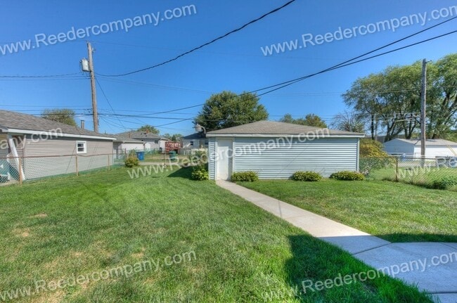 Building Photo - 3 Bedroom / 1 Bathroom Home