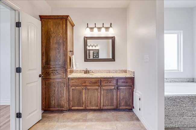 Building Photo - 6241 Lago Vista Dr