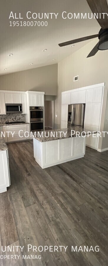 Building Photo - 42566 Escolacata Dr