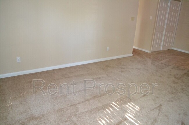 Building Photo - 4401 Thornbriar Ln