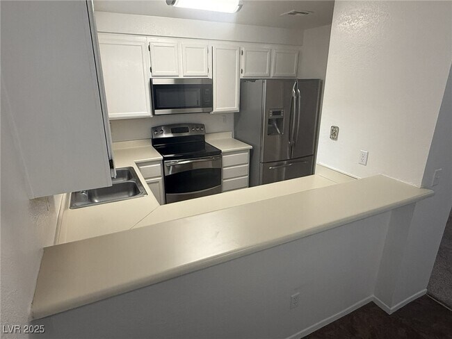 Building Photo - 6857 Tamarus St