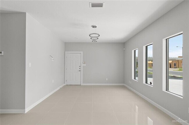 Building Photo - 15 Summerland Ln