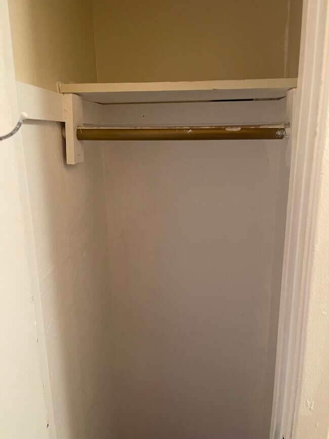 Closet - 2067 E 57th St