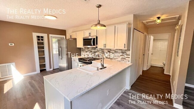 Building Photo - 436 Jennifer Ln