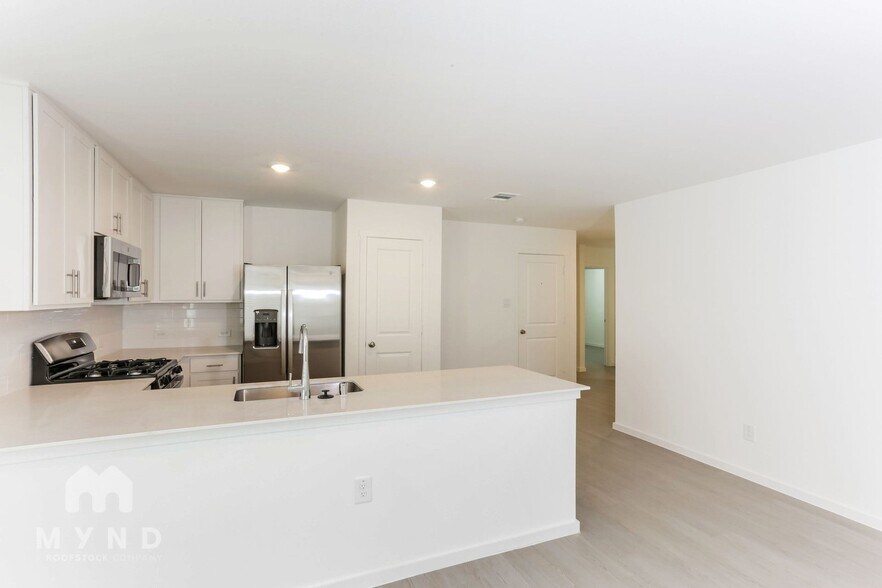 Building Photo - 2728 Ctr Crk Ln