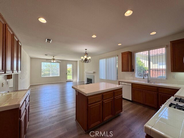 Building Photo - 26317 Palm Tree Ln