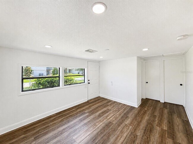 Building Photo - 2310 S Shine Ave