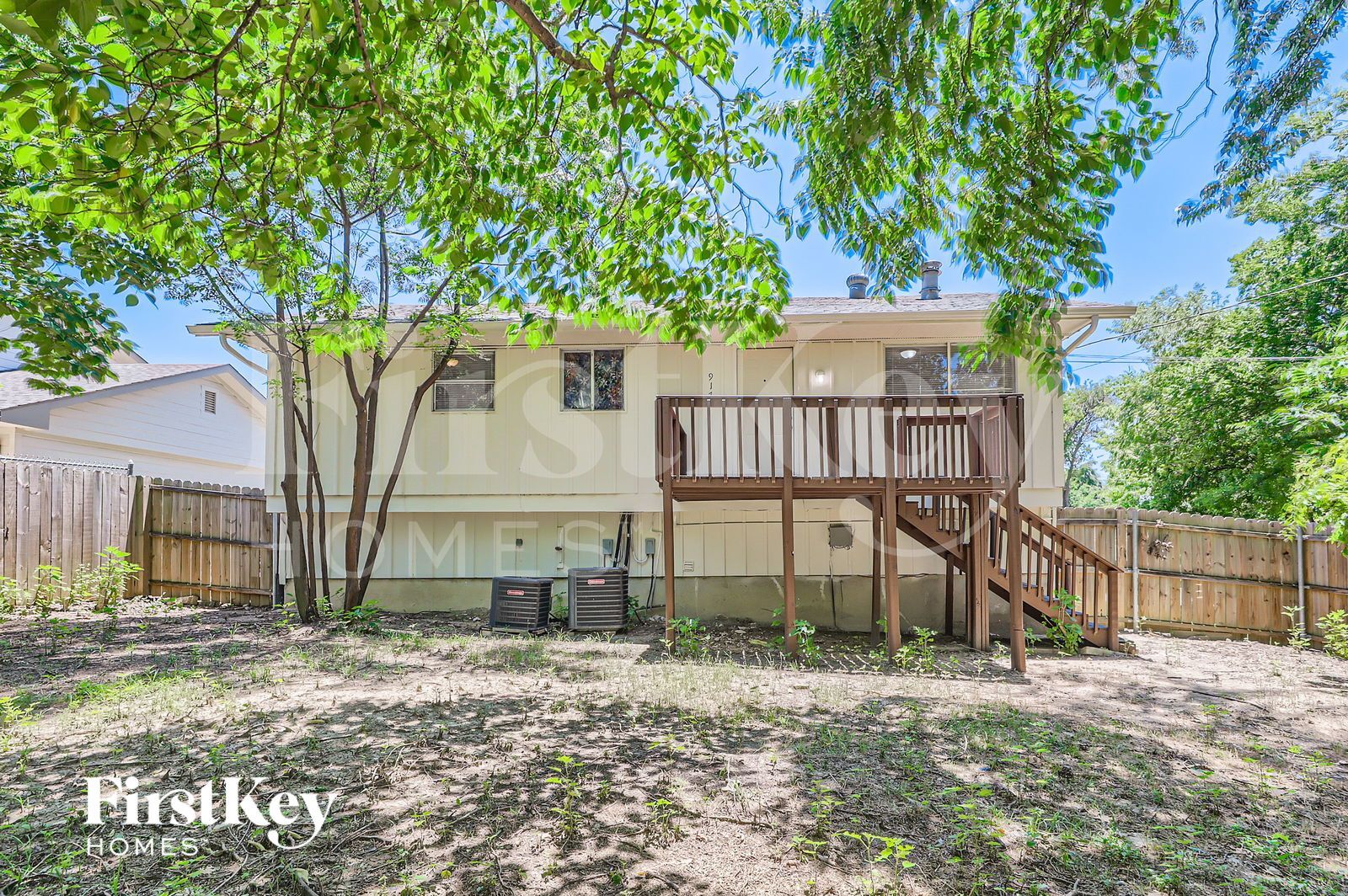 Building Photo - 917 Montclair Dr