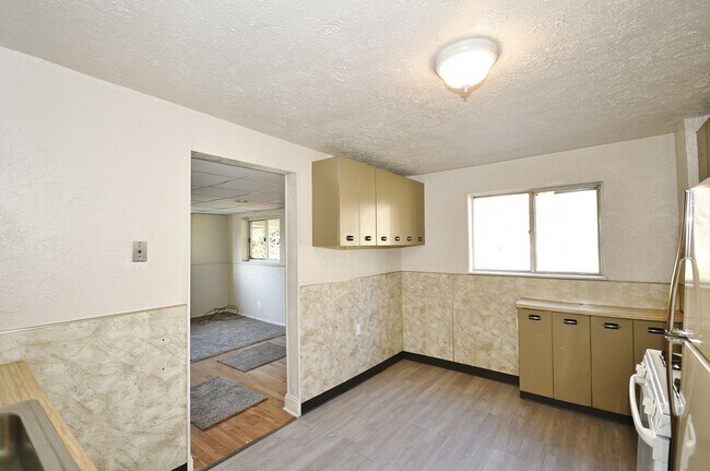Building Photo - 741-743 Bower Hill Road