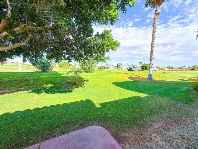 Building Photo - 10476 S Del Montes
