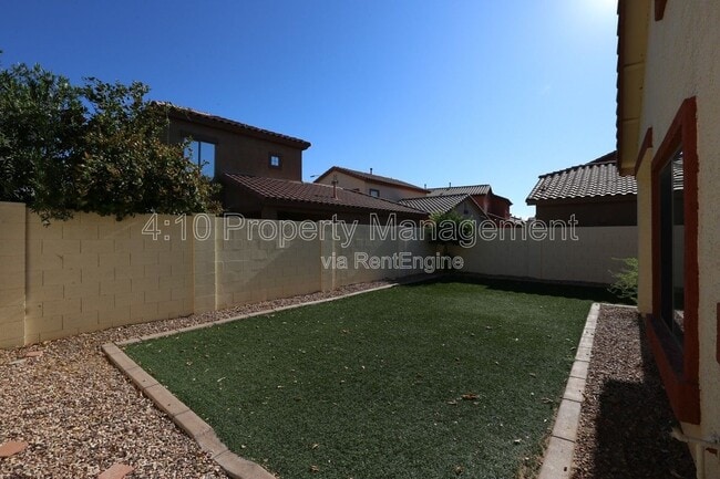 Building Photo - 2644 E Chester Dr