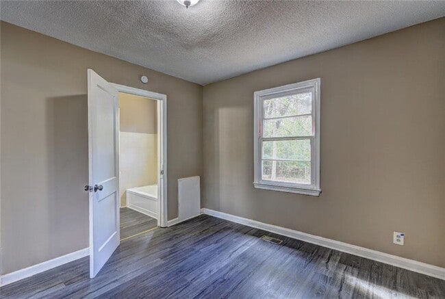 Building Photo - 1640 Kitchens Rd