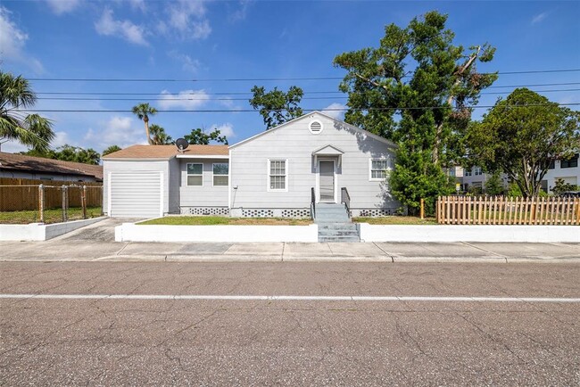 Primary Photo - 2402 W North B St