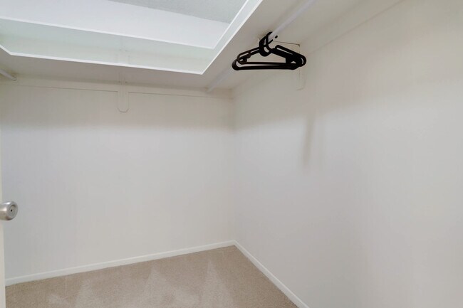 Building Photo - 1600 S Eads St