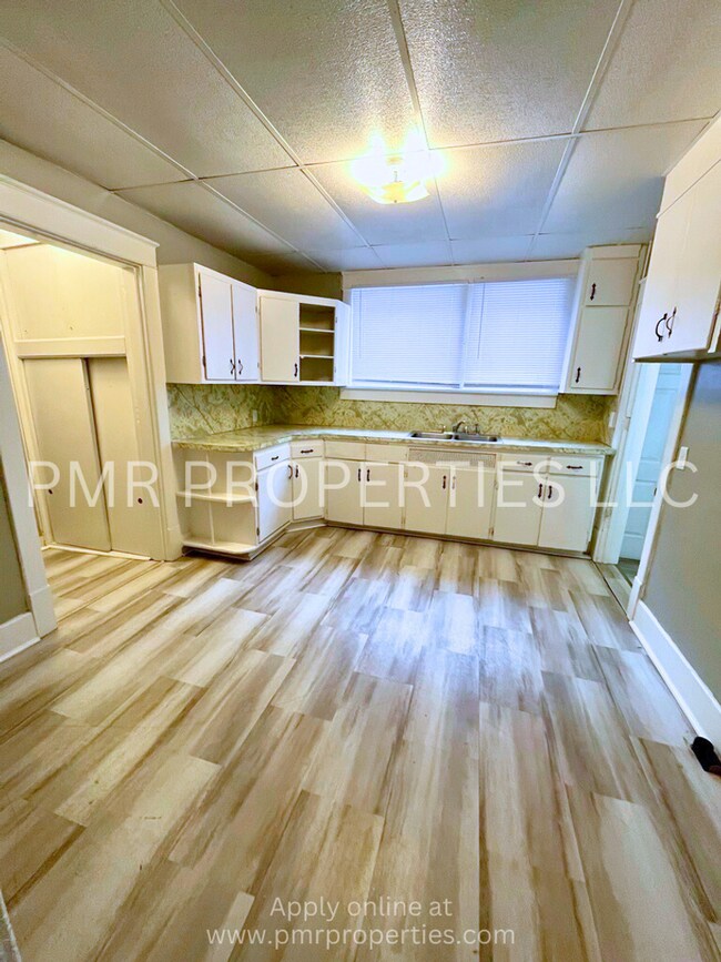 Building Photo - 328 Lincoln Ave